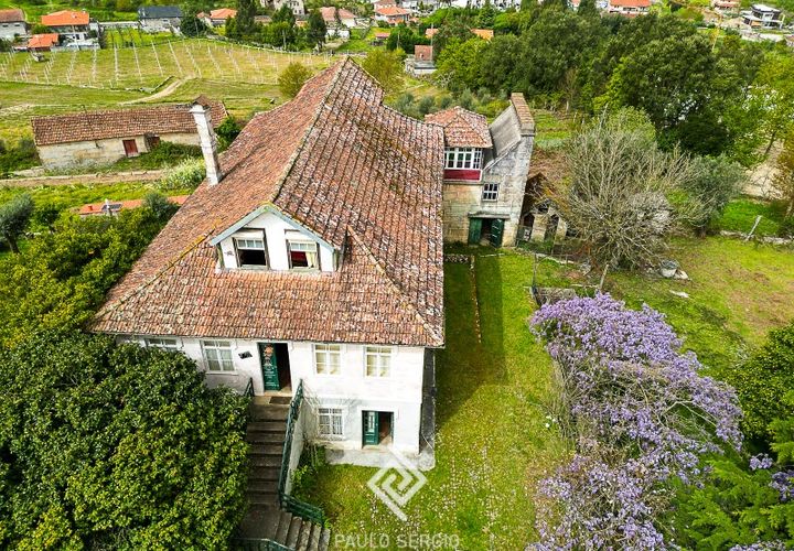 Country house for sale in Marco de Canaveses, Porto District €280,000