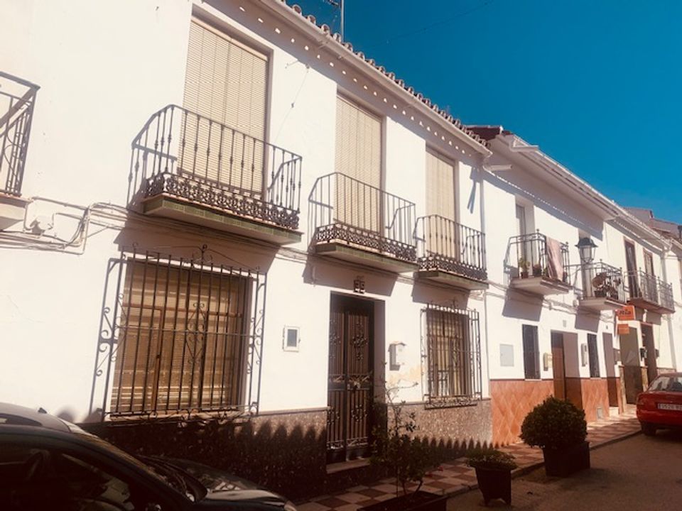 Properties for sale in Riogordo, Malaga province Kyero