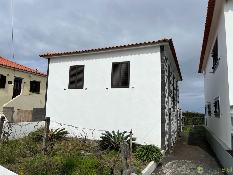 Properties for sale in Faial, Azores Kyero