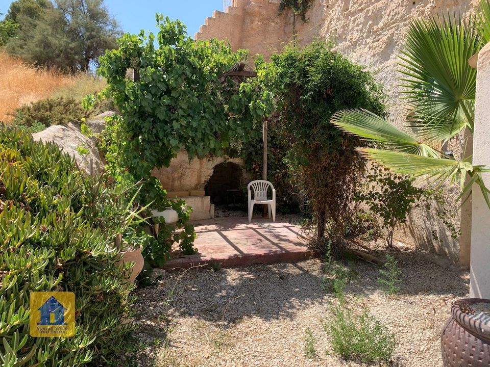 Cave house for sale in Galera € 87,000 Ref 12796559