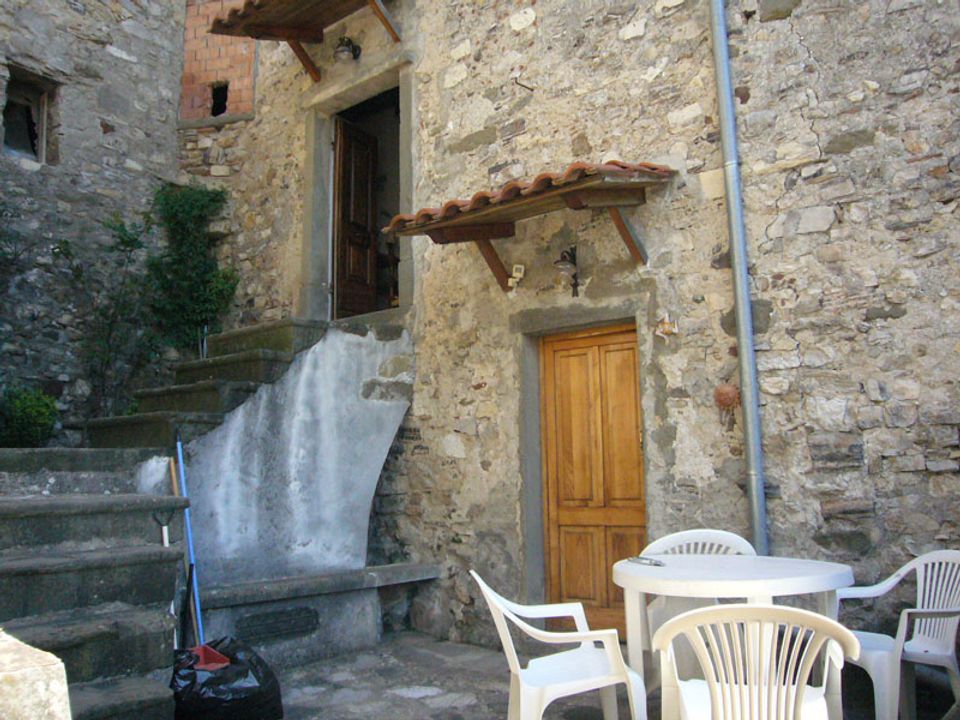 Villa for sale in Bagni di Lucca, Lucca province € 65,000 Ref