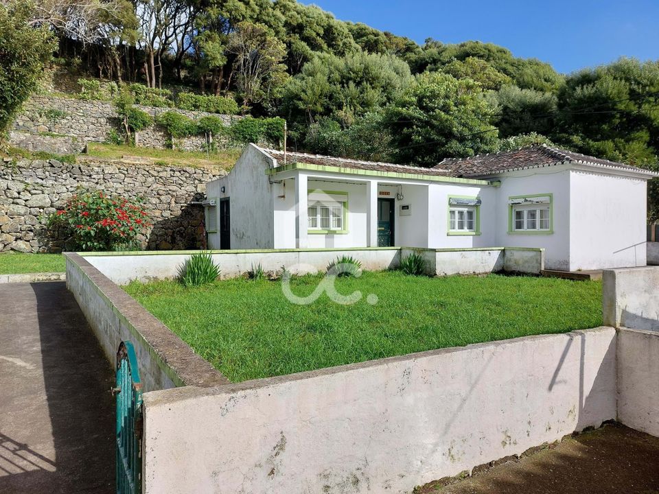 Villa for sale in Vila da Praia da Vitoria, Terceira € 115,000 Ref