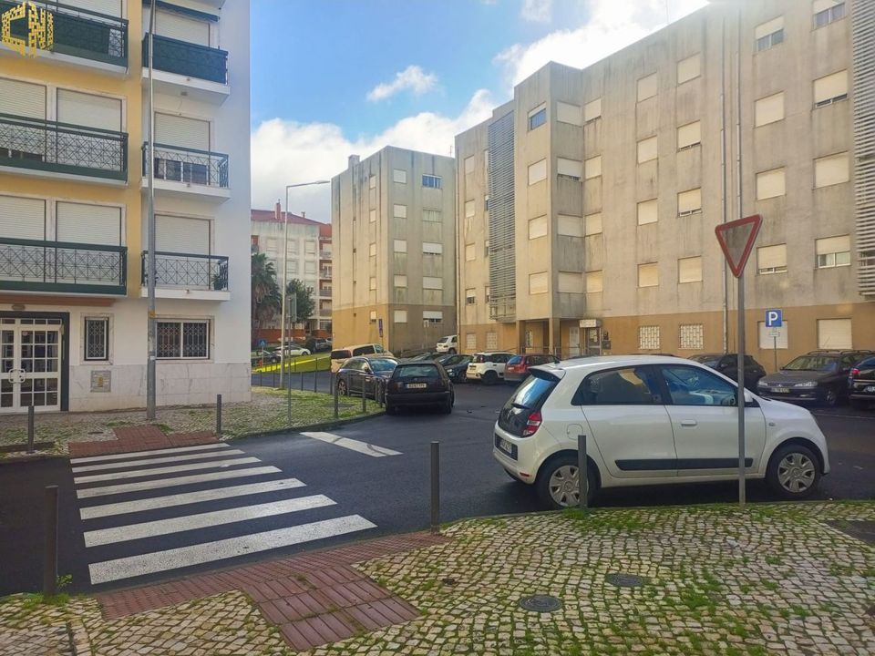 Apartment for sale in Sintra, Lisbon District € 67,000 Ref
