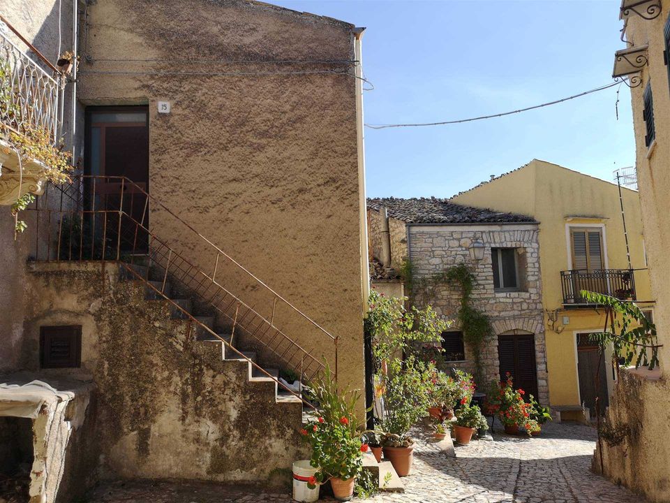 Villa for sale in Palazzo Adriano, Palermo € 25,000 Ref 14066463
