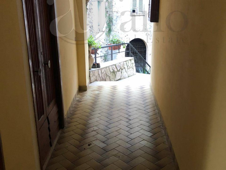 Country house for sale in Colle San Magno, Frosinone € 38,000 Ref