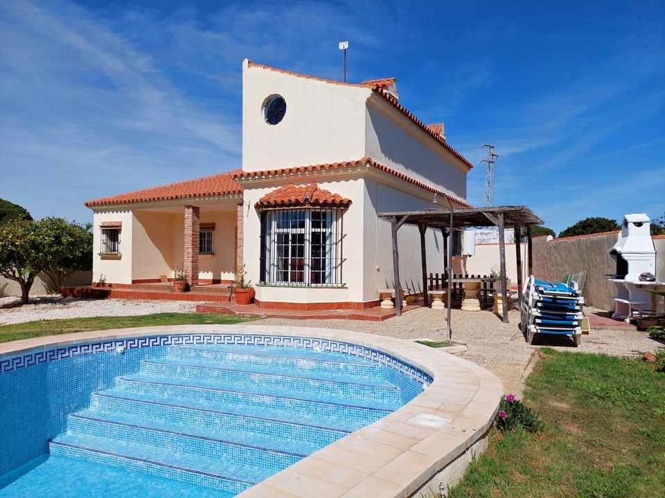 Villa for sale in Chiclana De La Frontera, Cadiz province € 199,000