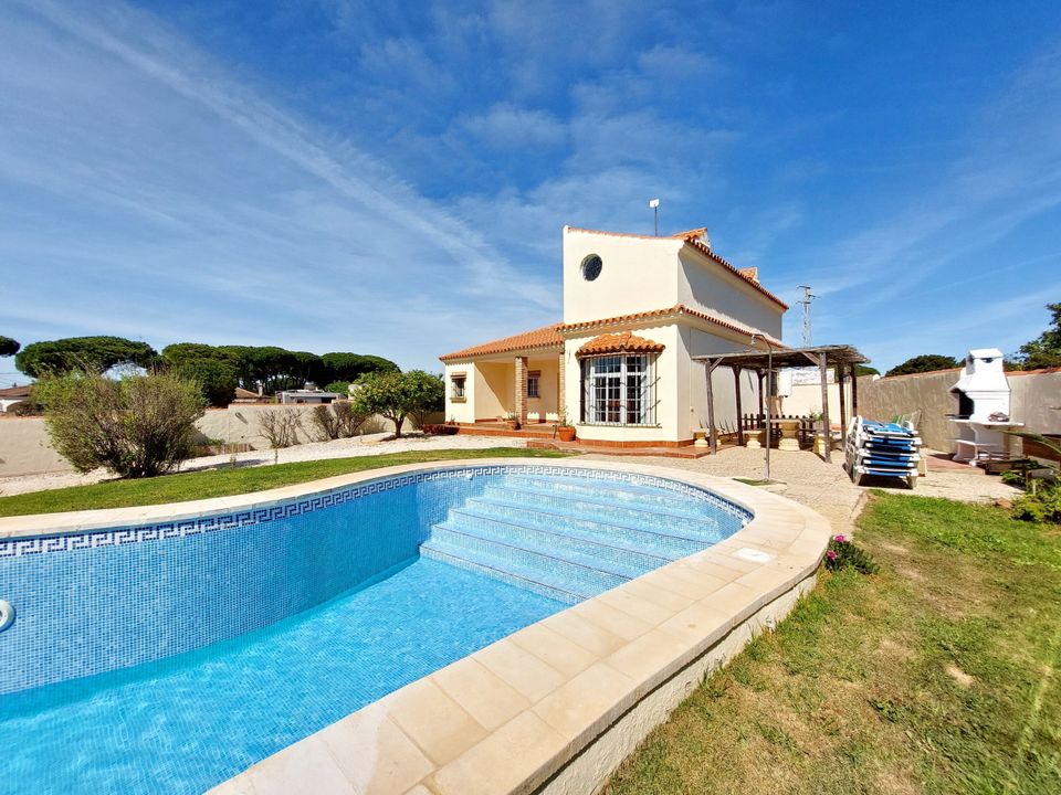 Villa for sale in Chiclana De La Frontera, Cadiz province € 199,000