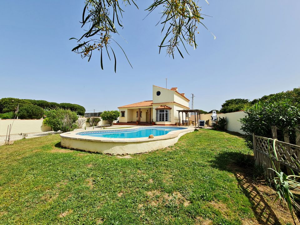 Villa for sale in Chiclana De La Frontera, Cadiz province € 199,000