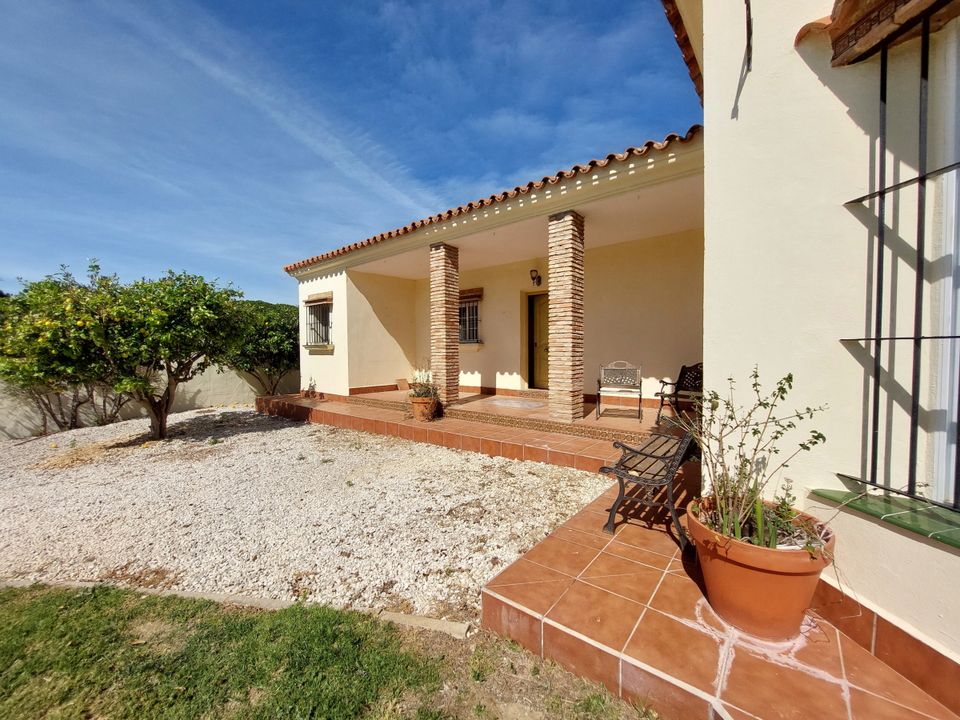 Villa for sale in Chiclana De La Frontera, Cadiz province € 199,000