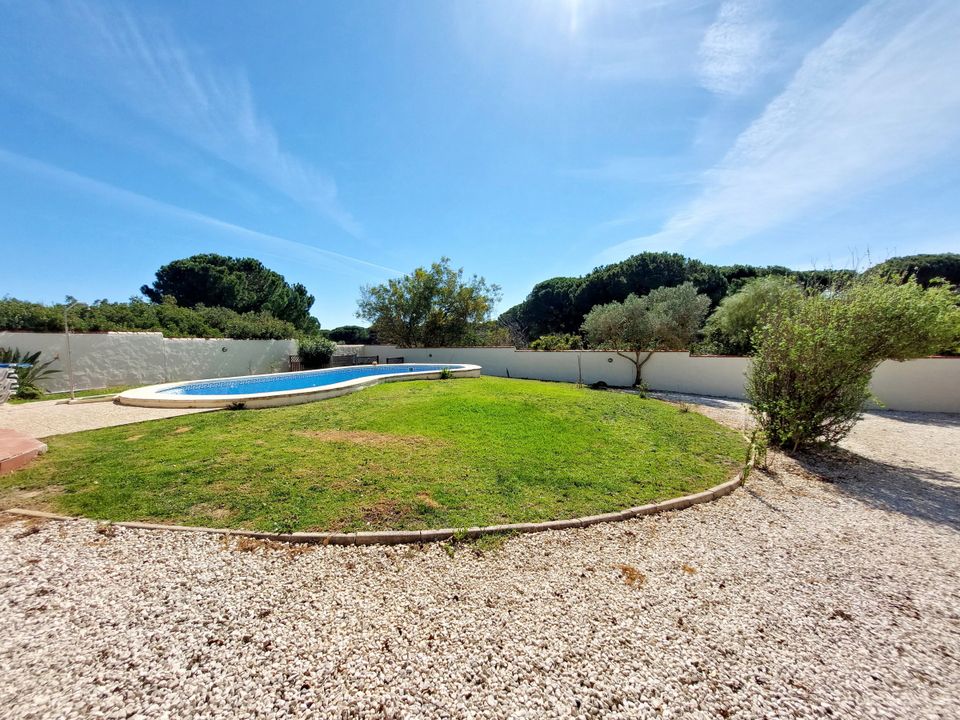 Villa for sale in Chiclana De La Frontera, Cadiz province € 189,000