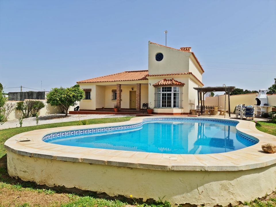 Villa for sale in Chiclana De La Frontera, Cadiz province € 199,000