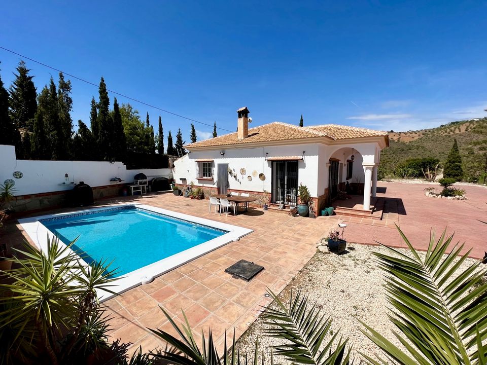 Properties for sale in Colmenar, Malaga province Kyero