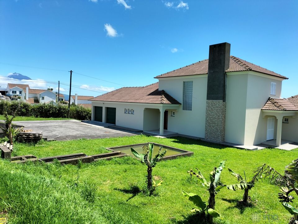 Properties for sale in Faial, Azores