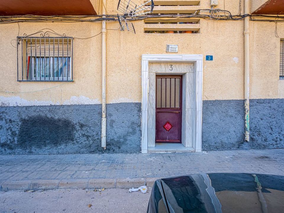 Apartment for sale in Alicante, Alicante province € 36,000 Ref