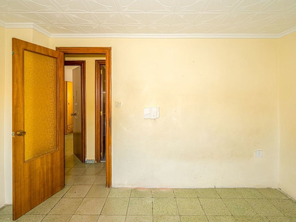 Apartment for sale in Alicante, Alicante province € 36,000 Ref