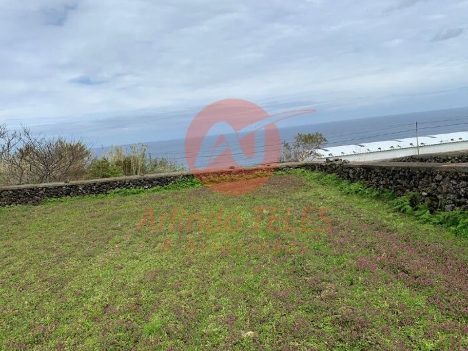 Plot of land for sale in Angra do Heroismo, Terceira € 55,000 Ref