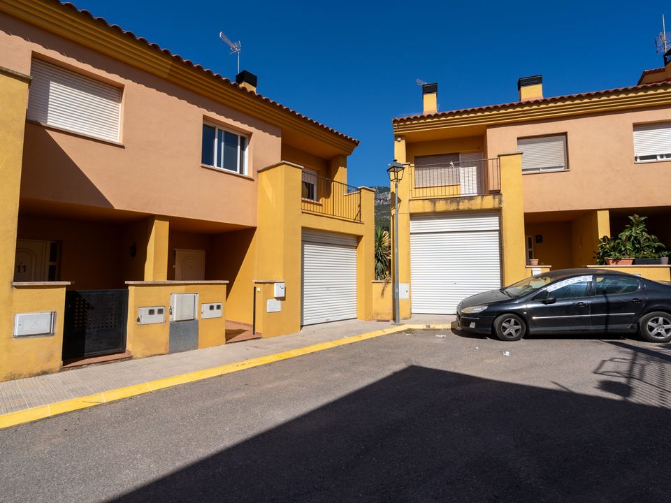 Properties for sale in Alfara De Carles, Tarragona province Kyero
