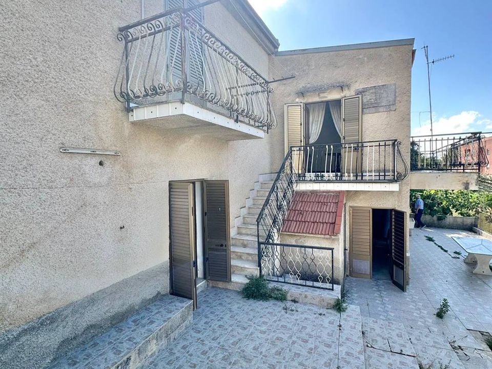 Villa for sale in Palazzo Adriano, Palermo € 33,000 Ref 15830049