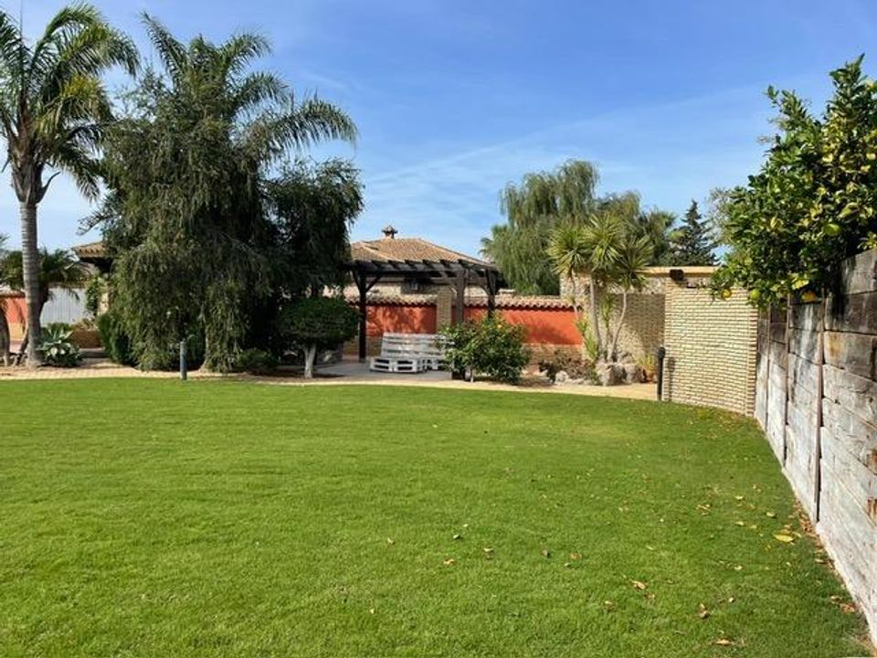 Villa for sale in Chiclana De La Frontera, Cadiz province € 299,999