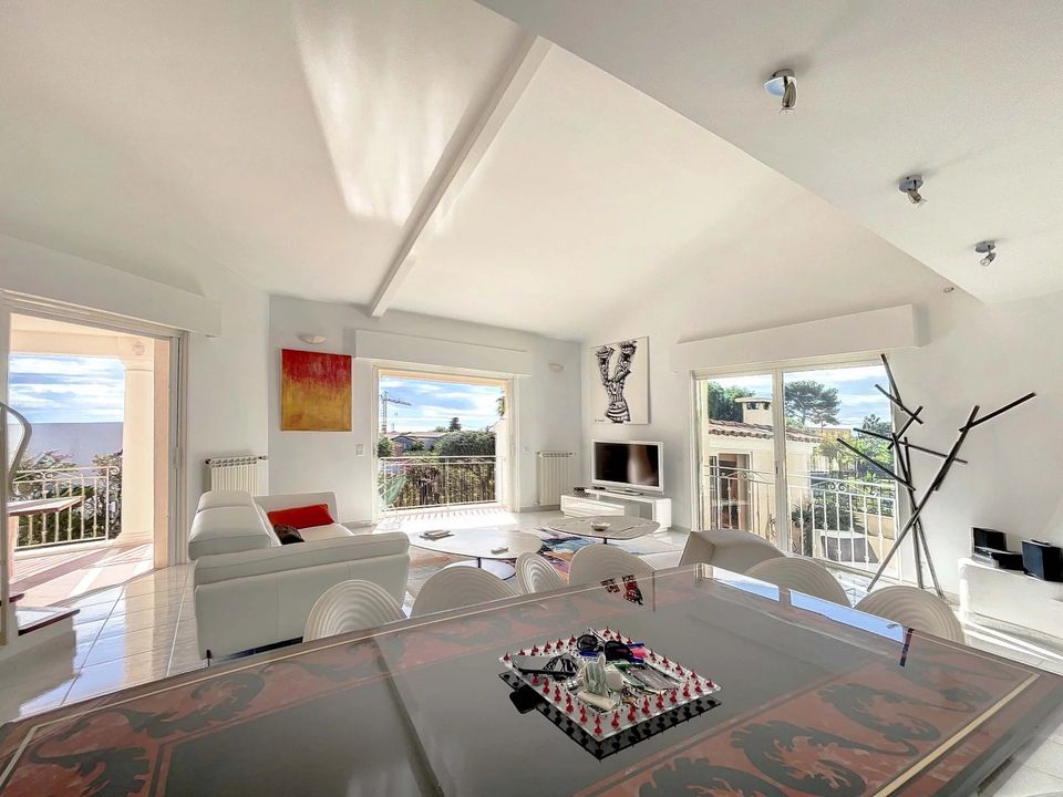 Properties for sale in GolfeJuan, AlpesMaritimes Kyero