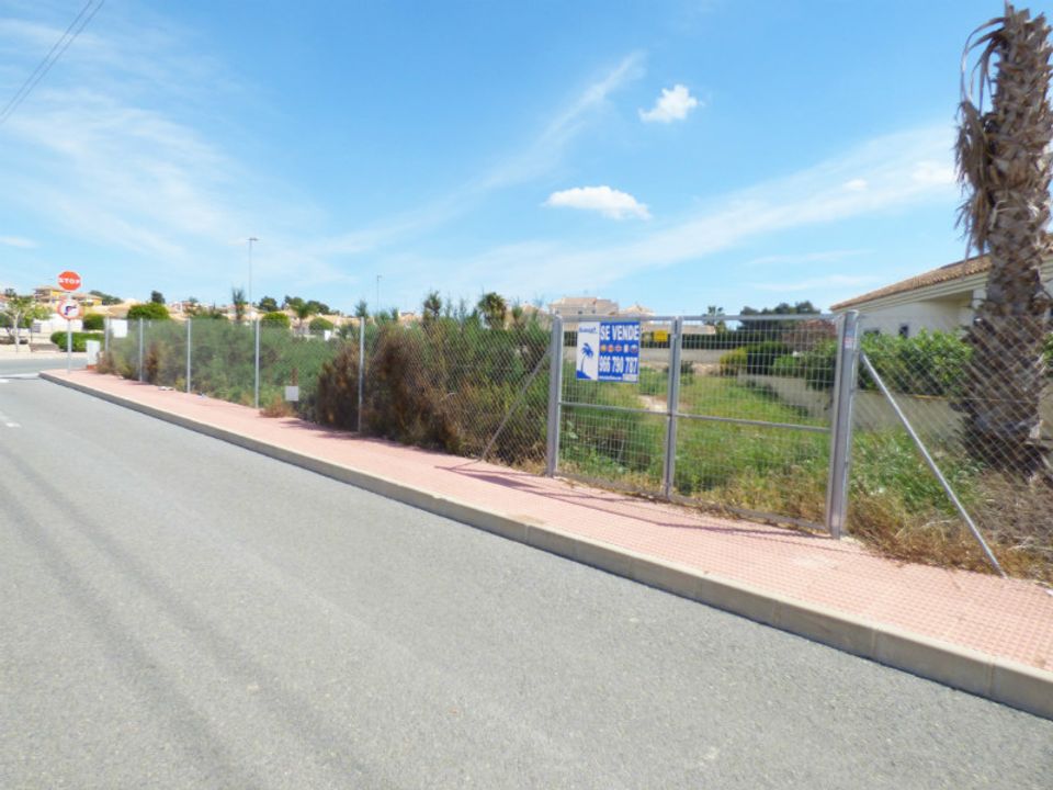 Plot of land for sale in La Marina, Alicante province € 95,000 Ref 16190657