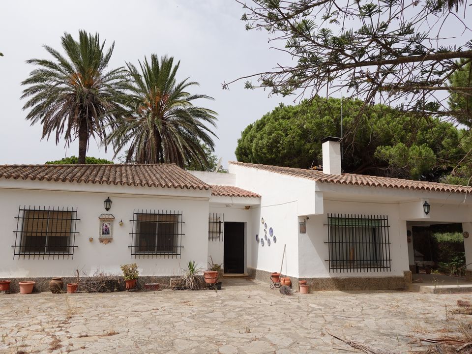Country house for sale in Chiclana De La Frontera, Cadiz province €