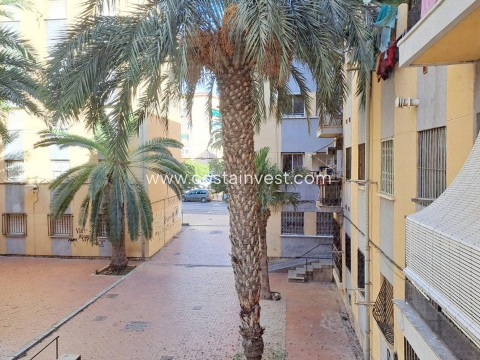 Apartment for sale in Alicante, Alicante province € 72,000 Ref 16225488