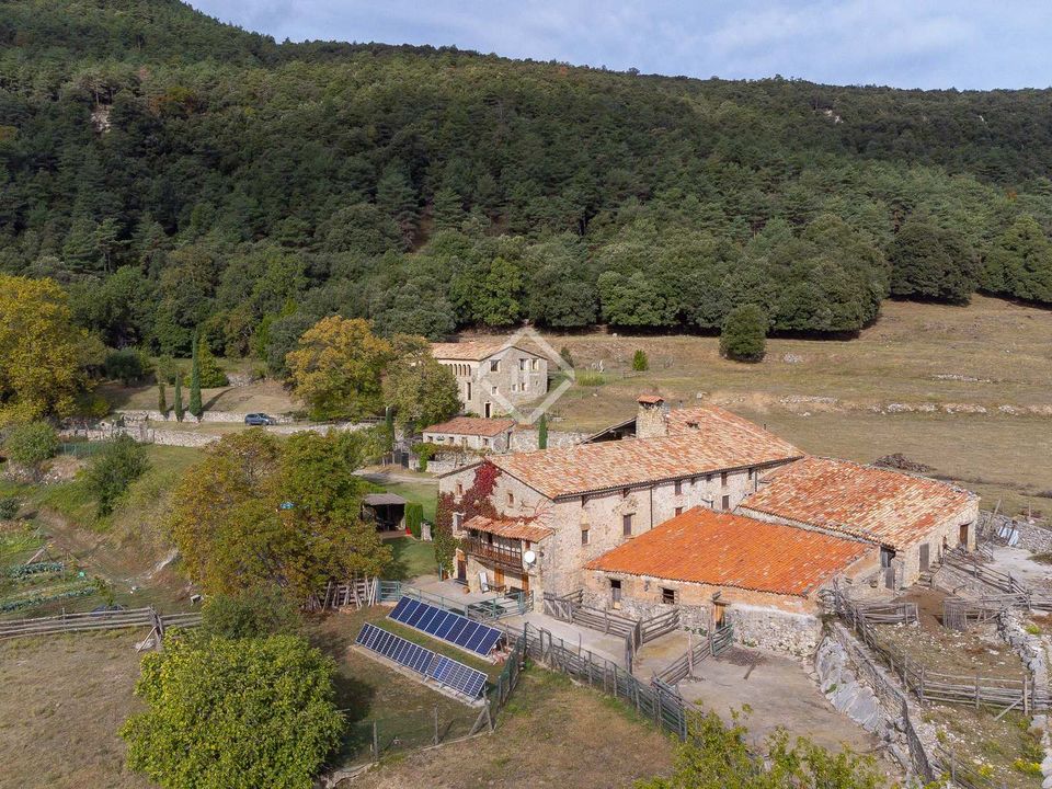 Country house for sale in Sales De Llierca, Girona province €