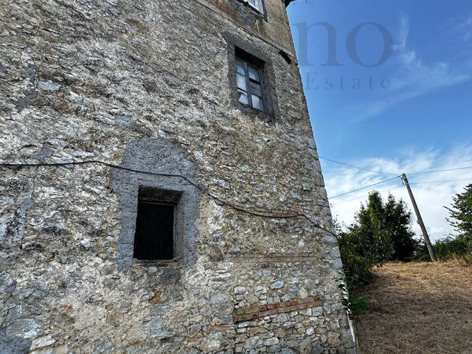 Country house for sale in Fontana Liri, Frosinone € 40,000 Ref