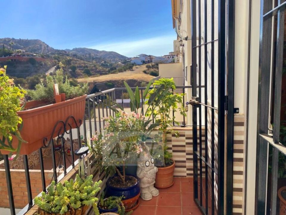 Town house for sale in Alora, Malaga province € 215,000 Ref