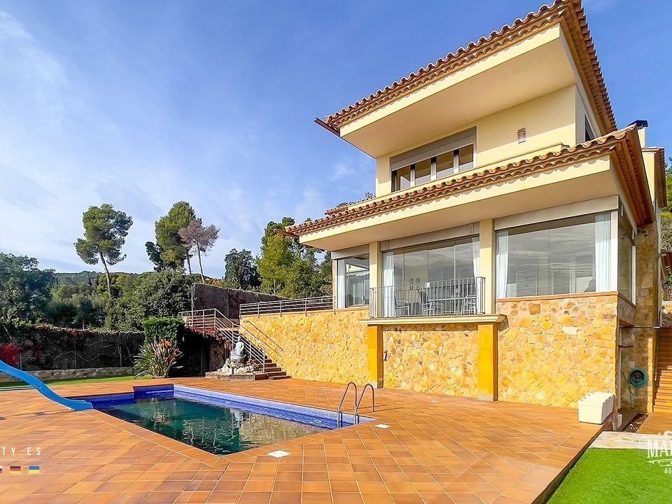 Properties for sale in Tossa De Mar, Girona province Kyero