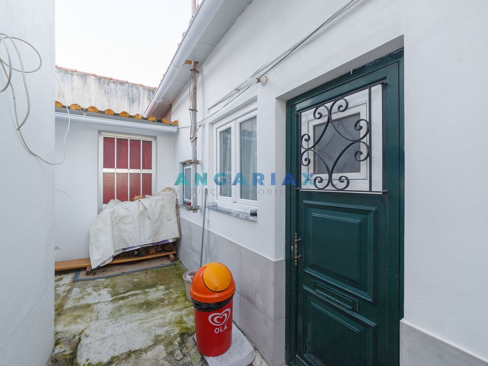 Villa for sale in Porto de Mos, Leiria District € 96,500 Ref