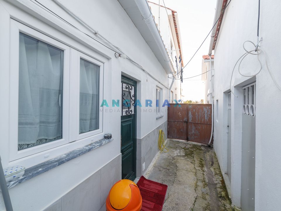 Villa for sale in Porto de Mos, Leiria District € 96,500 Ref