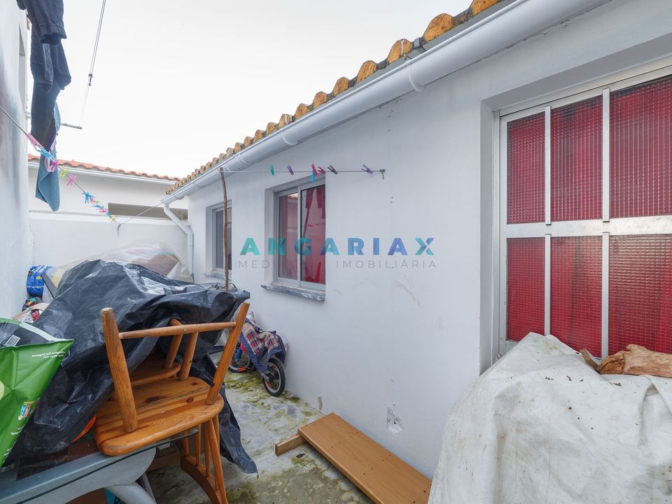 Villa for sale in Porto de Mos, Leiria District € 96,500 Ref