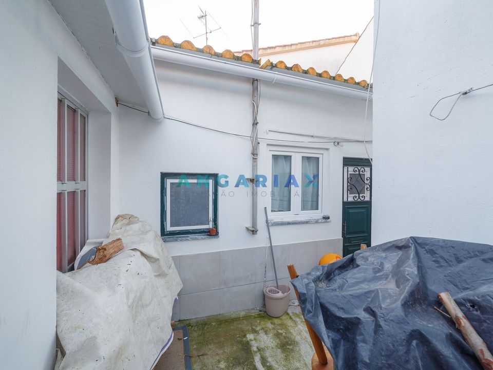 Villa for sale in Porto de Mos, Leiria District € 96,500 Ref
