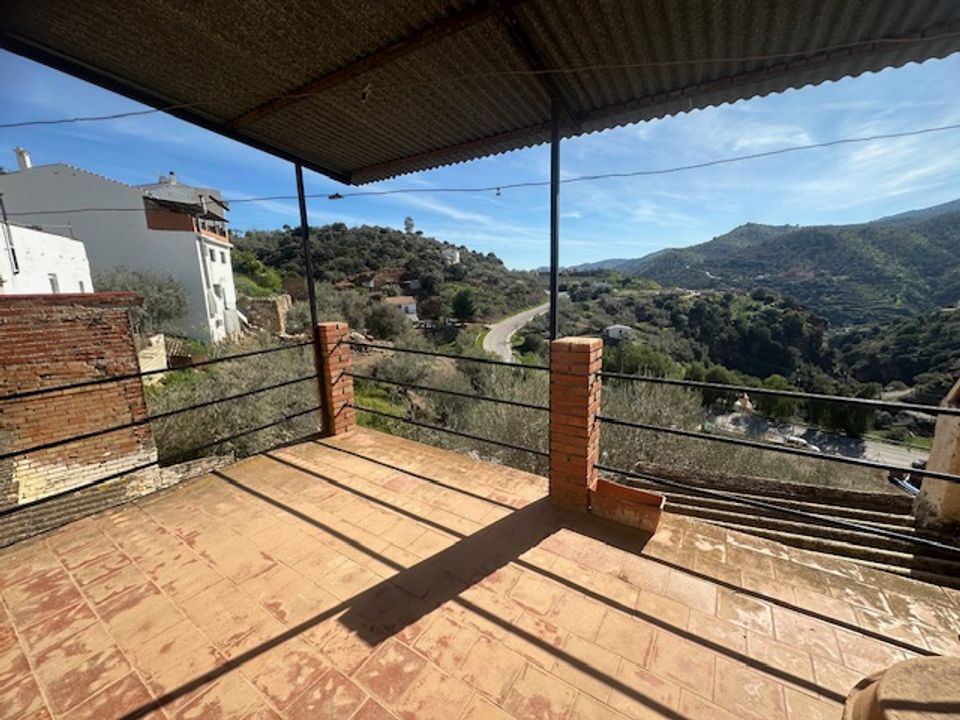 Properties for sale in Riogordo, Malaga province Kyero