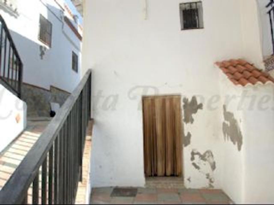 Town house for sale in Sedella, Malaga province € 41,000 Ref