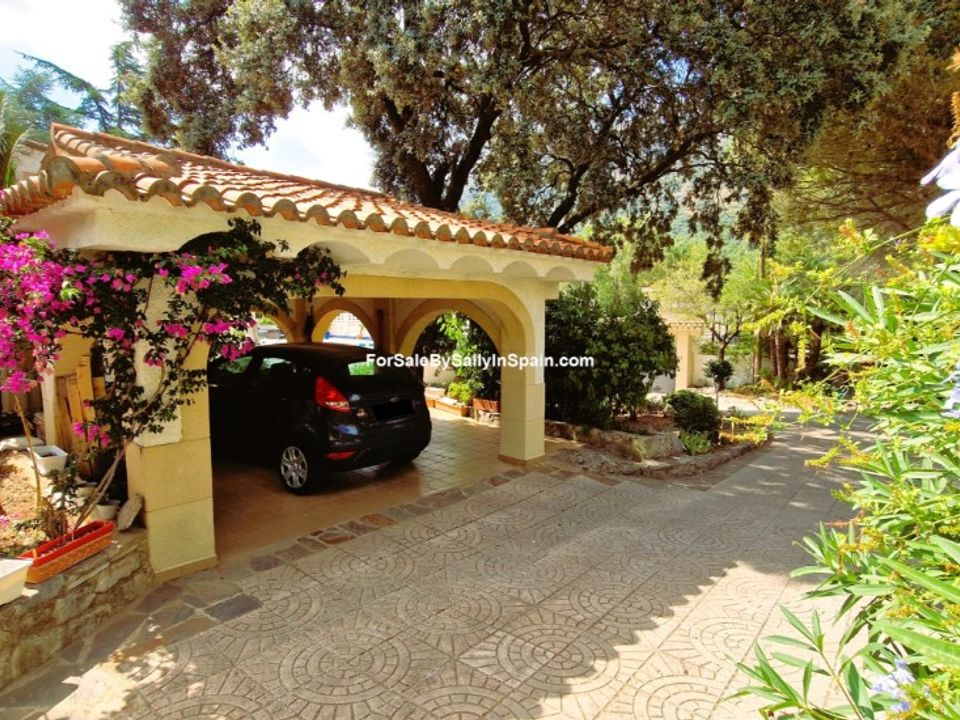 Villa for sale in La Drova, Valencia province € 359,000 Ref