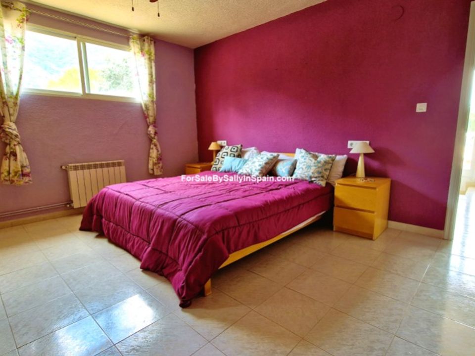 Villa for sale in La Drova, Valencia province € 359,000 Ref