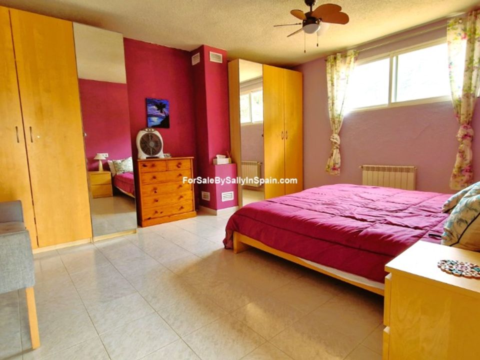 Villa for sale in La Drova, Valencia province € 359,000 Ref