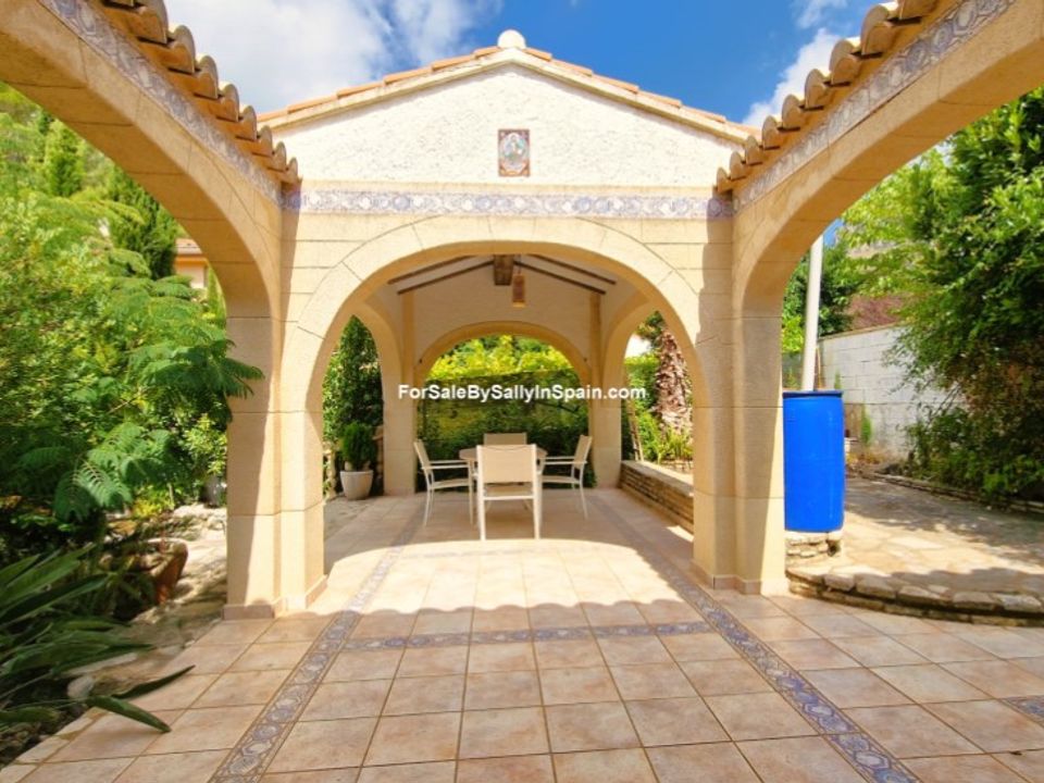Villa for sale in La Drova, Valencia province € 359,000 Ref