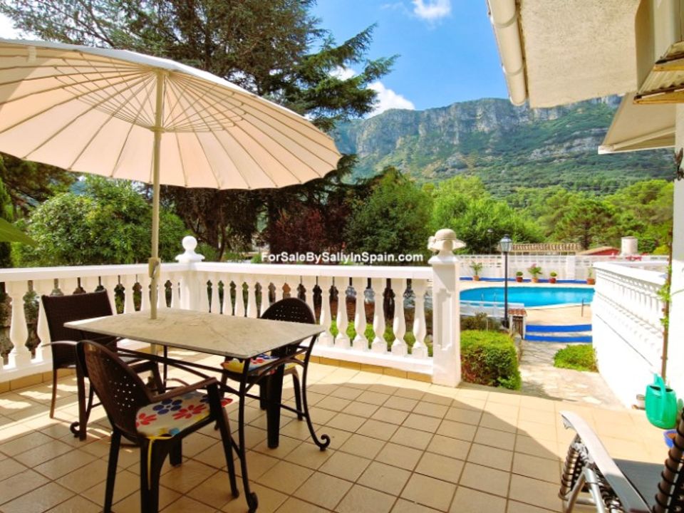 Villa for sale in La Drova, Valencia province € 359,000 Ref