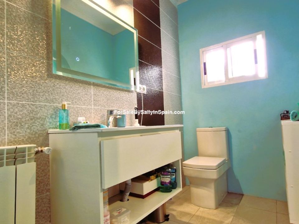 Villa for sale in La Drova, Valencia province € 359,000 Ref