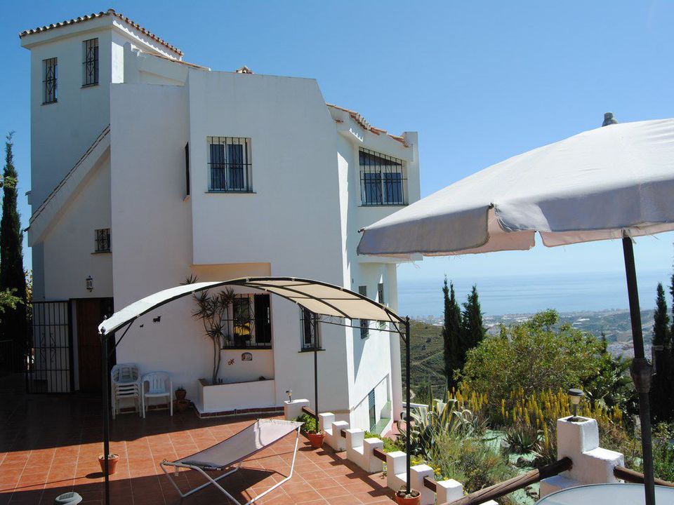 Country house for sale in Torrox, Malaga province € 850,000 Ref