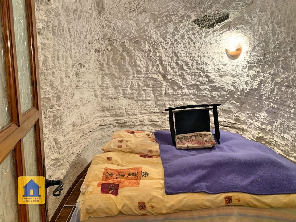 Cave house for sale in Galera € 105,000 Ref 7471193