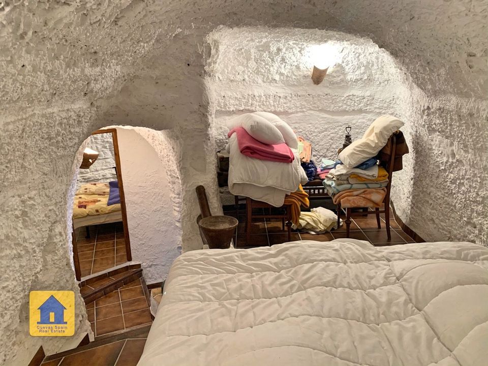 Cave house for sale in Galera € 105,000 Ref 7471193