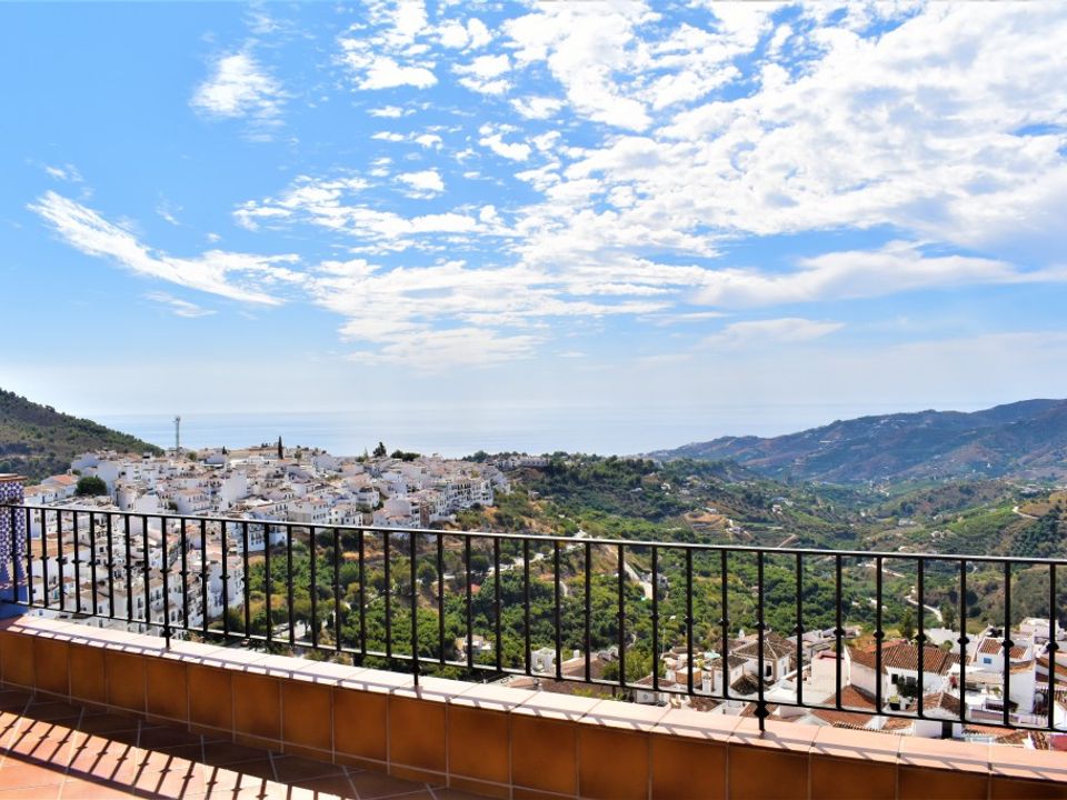 Commercial property for sale in Frigiliana, Malaga province € 800,000