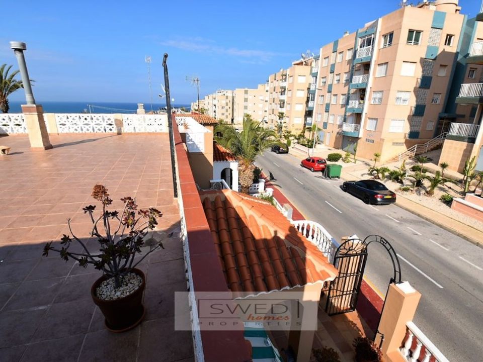 Villa for sale in La Mata, Alicante province € 375,000 Ref 8836238