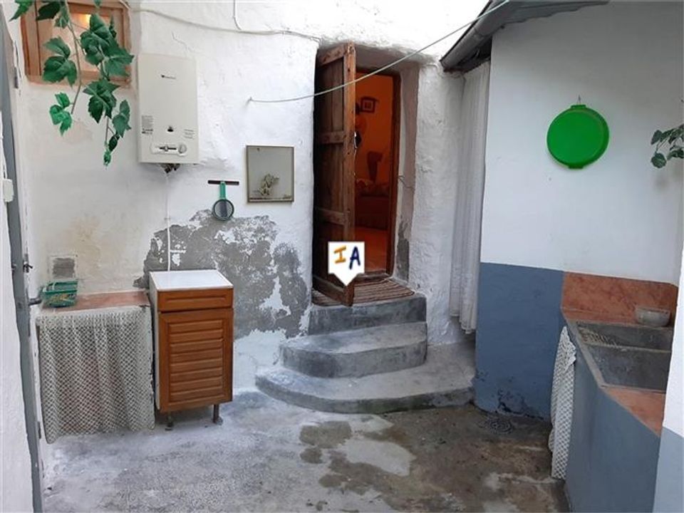 Properties for sale in Castillo De Locubin, Jaen province Kyero