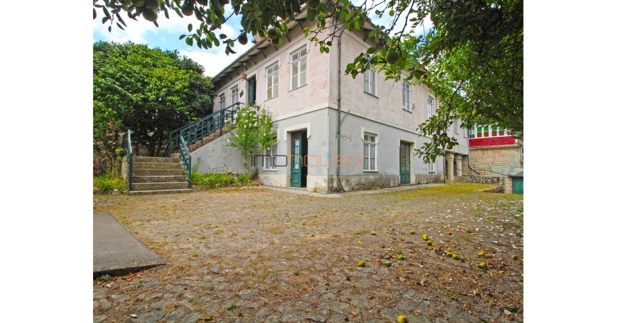 Country house for sale in Marco de Canaveses, Porto District €